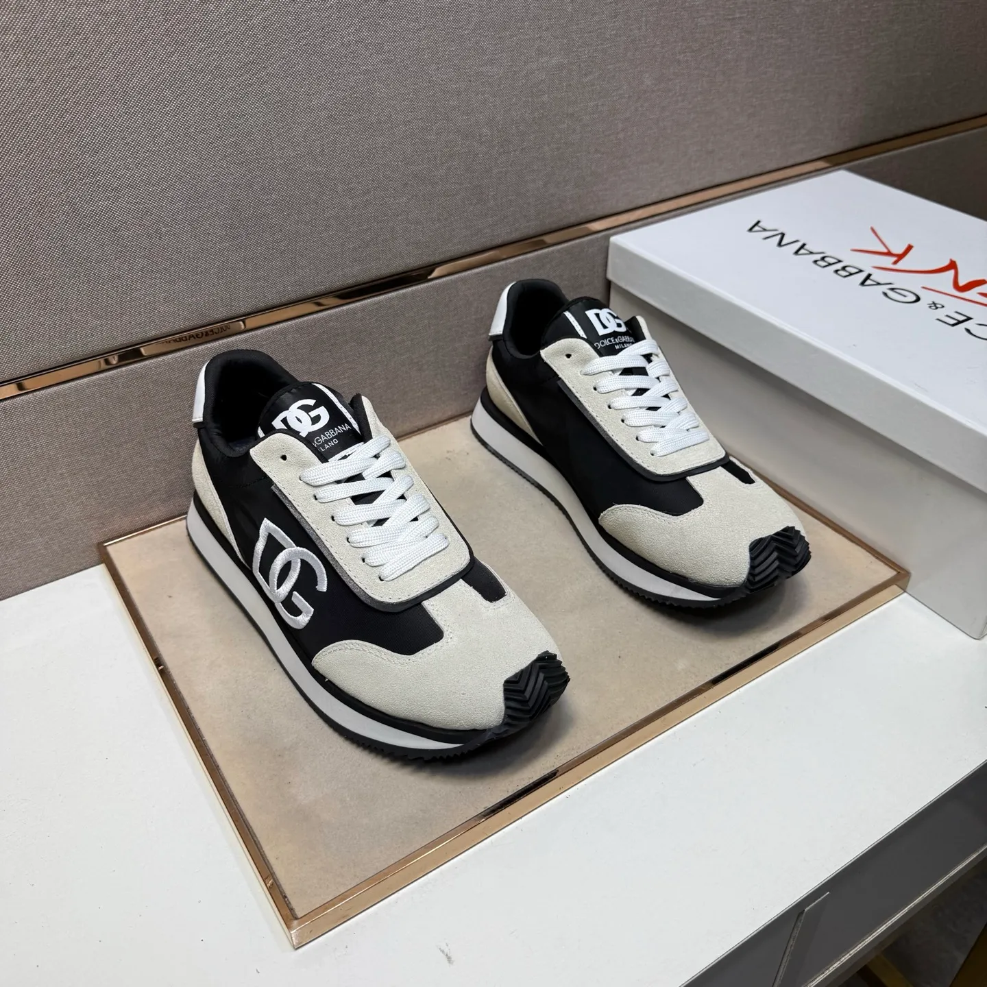 ⬛️Men's shoes💰p462【DG～】Couple casual shoes, 2025z cabinet sales simultaneously 🔶Size: 35-44#️⃣ 🔷1 color🔜The upper is made of multi-material splicing➕Mesh lining, comfortable and breathable, sole: original comfortable, wear-resistant and non-slip outsole, ⚠️Real shot📱Photographed🎬The real thing is better📢📢📢